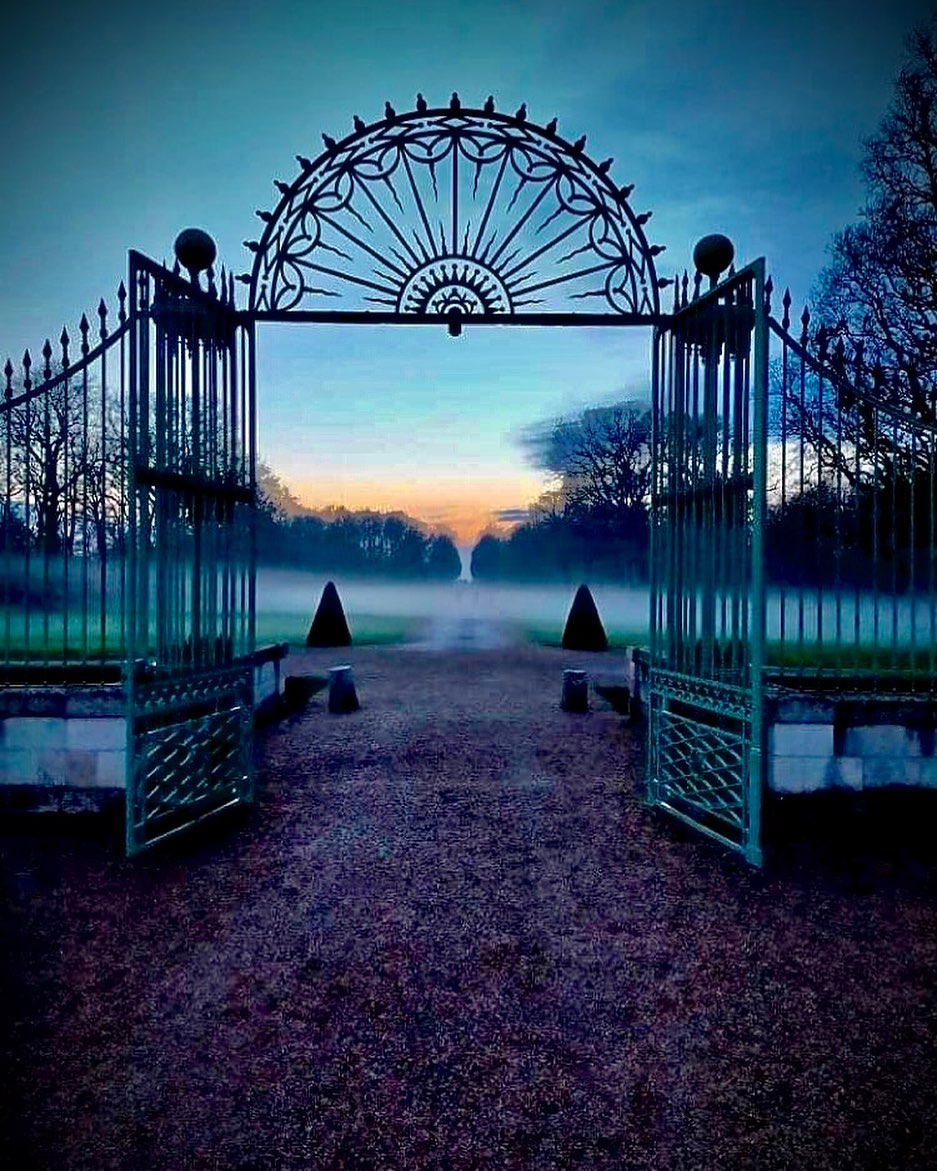 MemorialBunkers's tweet photo. Aujourd'hui, c'est la journée mondiale de la photographie ! Et vous, quelle est votre plus belle #photographie de #Pignerolle ?
#Angers #Histoire #Chateau #ww2 #patrimoine #bouillard #Brume #culture #CultureAngers #InstAnjou #InstAngers #IgersAngers #IgersAnjou #VisiteAngers https://t.co/3pOznToSVi
