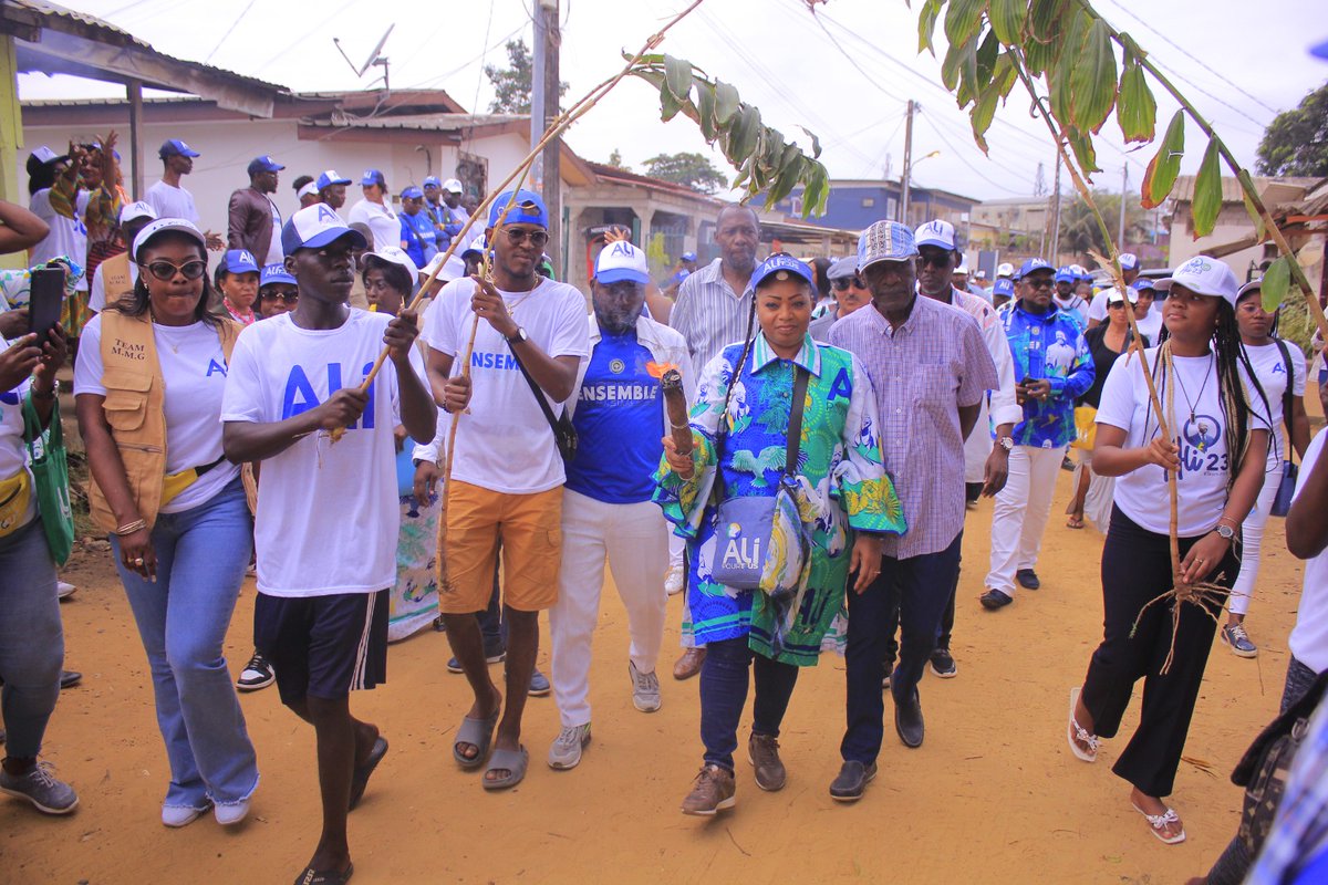IwengaAnnie's tweet photo. J'ai animé avec mes colistiers notre causerie de campagne, par la proximité avec notre base ,au quartier Louis ( Ntchonwina ).
Ce dialogue nous a permis d'échanger directement et interpeller encore les uns et les autres à voter utile le 26 Août 2023.
#Gabon #Liace #AliPourTous https://t.co/z00d5OWlhs
