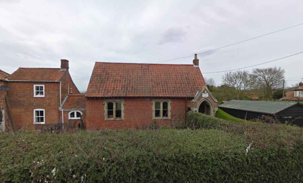 A 100-year-old Methodist Chapel on the edge of Barton Turf looks set to become a holiday let. greatyarmouthmercury.co.uk/news/23726091.…