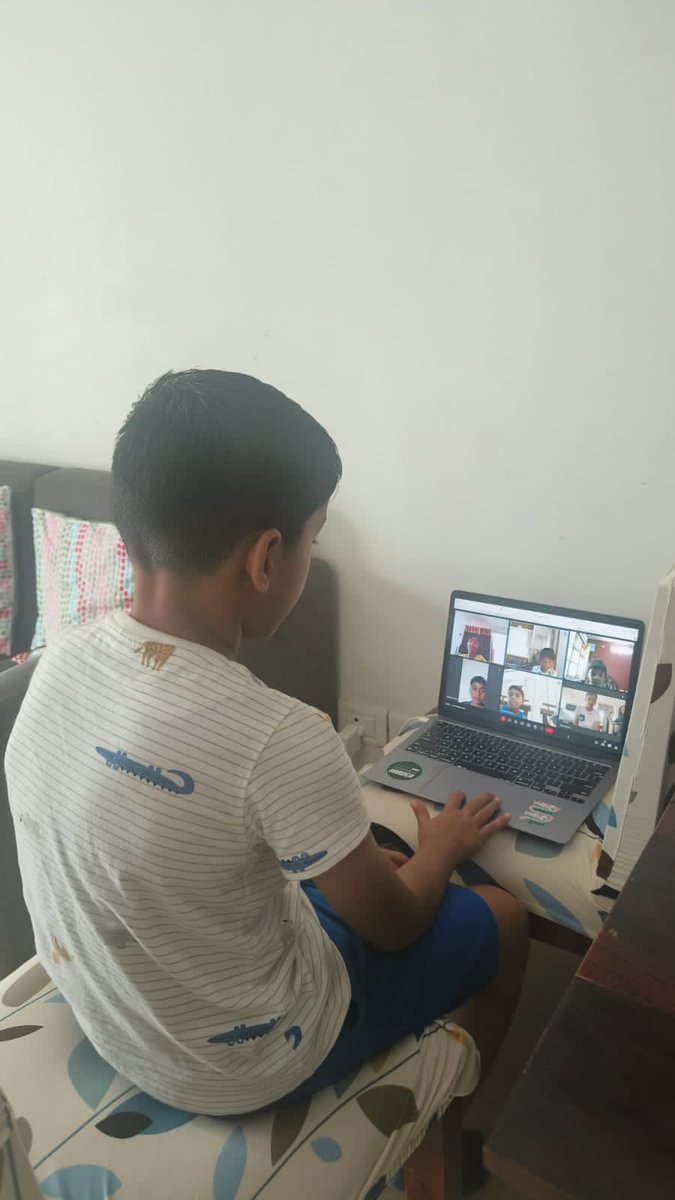 kunal256's tweet image. Just a bunch of 7 year olds prepping for an upcoming school project #weekendworking @peakbengaluru
