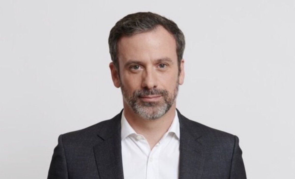 [#ComPol]
Beau retour en cabinet ministériel pour <a href="/yvesmariecann/">Yves-Marie CANN</a>: Conseiller spécial en charge de la stratégie et de la #communication de <a href="/sarahelhairy/">Sarah EL HAÏRY</a>, secrétaire d’Etat en charge de la #Biodiversité auprès de <a href="/ChristopheBechu/">Christophe Béchu</a> , ministre de la Transition écologique! #Congrats 👍