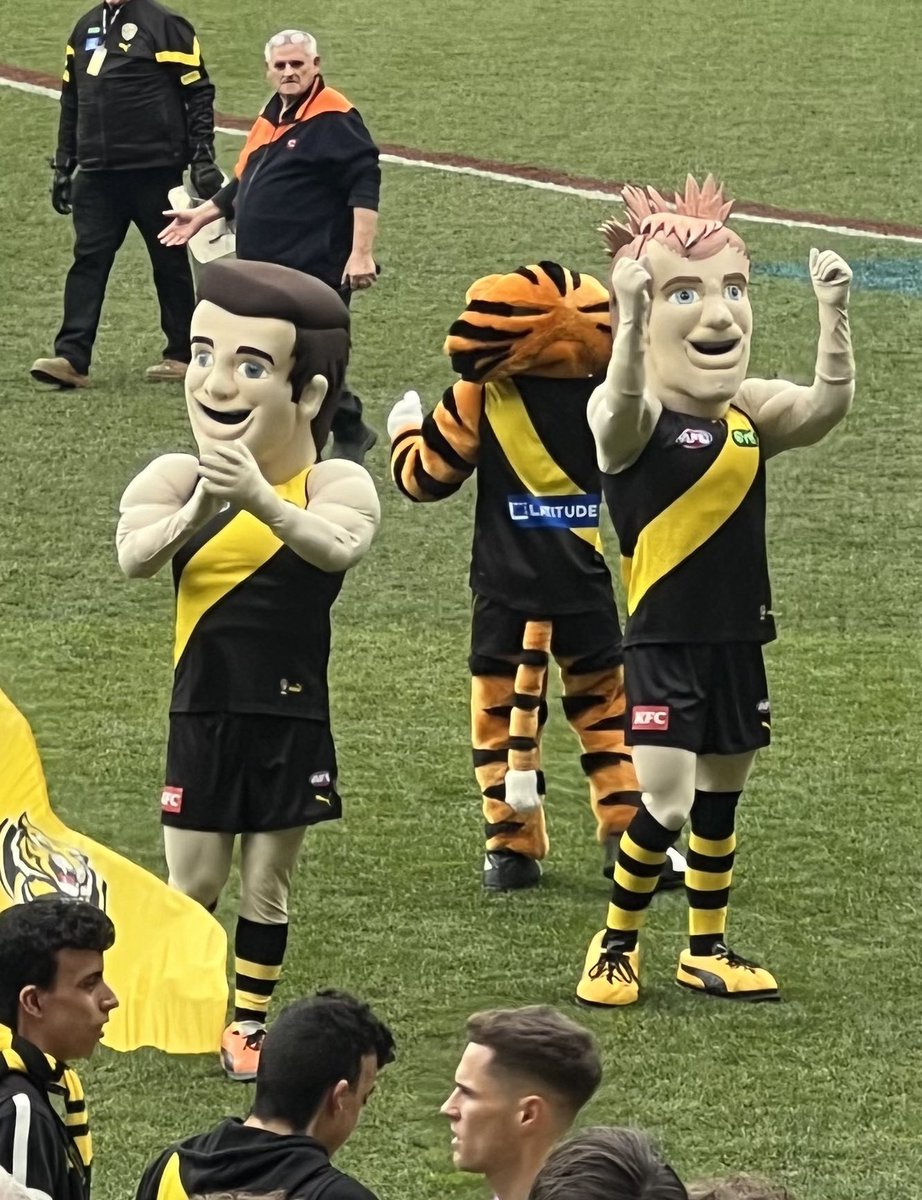 giantnick's tweet photo. Won’t somebody think of the mascots … #gotiges #cotch #riewoldt
#theend https://t.co/xSD2nvkbqm