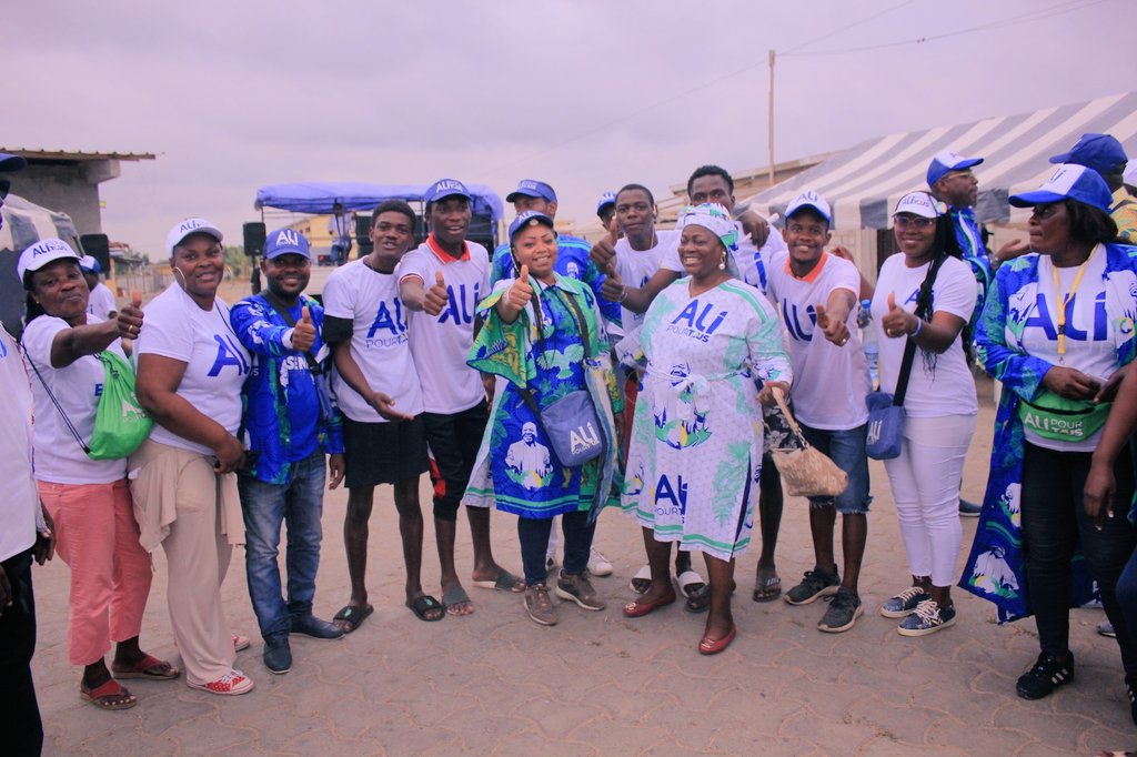 IwengaAnnie's tweet photo. Par la suite, le même message a été 
dit aux populations de Alibandeng.
Le 26 août : le @pdg2R .
#Gabon #AliPourTous 💚💛💙 #locales2023 #Ali2023 #Liace https://t.co/tGPJg9Otp7