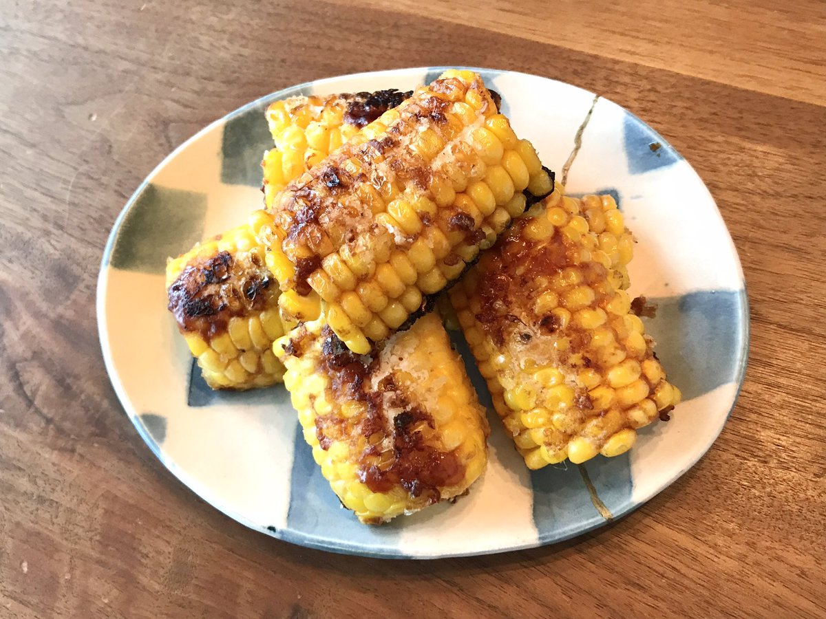 mainooyatsu's tweet photo. 「おいしい！」がたくさん聞ける、シンプルなバター醤油焼きとうもろこし。夏が終わる前にまた食べたい🌽 https://t.co/y706JT0jwM