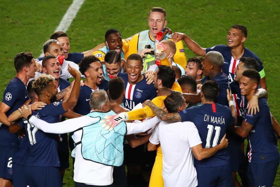 ActuL1_'s tweet photo. #EtSi nous avions eu une finale de la Ligue des Champions OL / PSG en 2020. ⚔️🇫🇷

Qui aurait gagné la LDC selon-vous ? 🤔🏆 https://t.co/LMaBTxeAzl