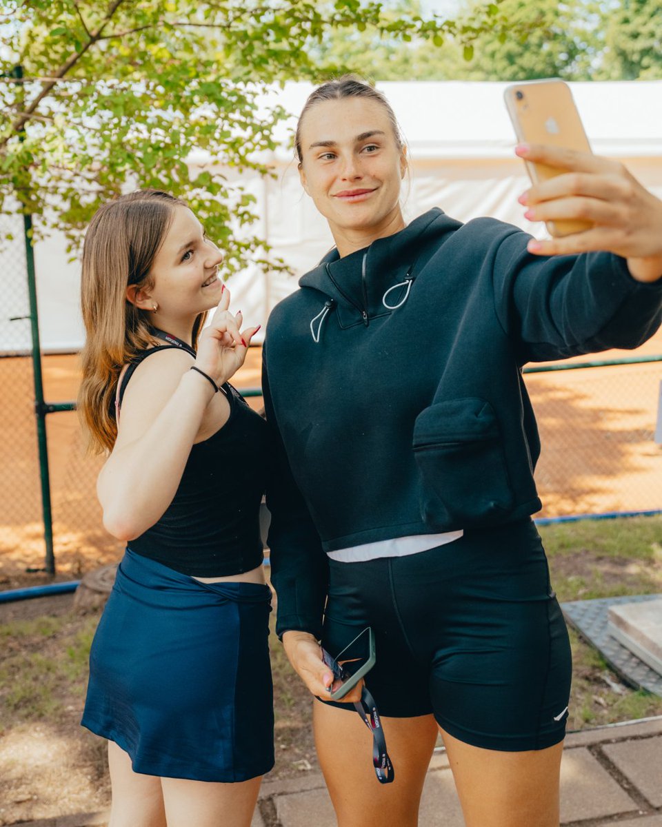 berlin_tennis's tweet photo. “Cheeeeese” 🧀📸 At our tournament you get the perfect opportunity to take a selfie with your favorite player!

Who would you take your photo with?

#WorldPhotoDay #wta #wtatour #berlin #tennis #photography #photo https://t.co/A0K7wxdwh8