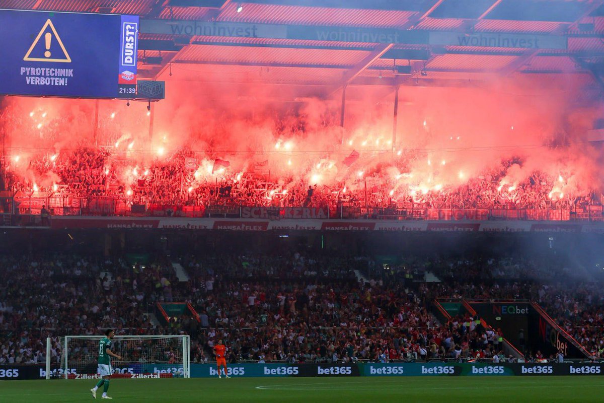 thecasualultra's tweet photo. Before the Bundesliga’s opening game between Werder Bremen and Bayern München last night, police in Bremen said it will apply strict measures to prevent Bayern fans from using pyro.

This was the away end just after the second half’s start 👏🏻👀 https://t.co/WAxMNVfCzt