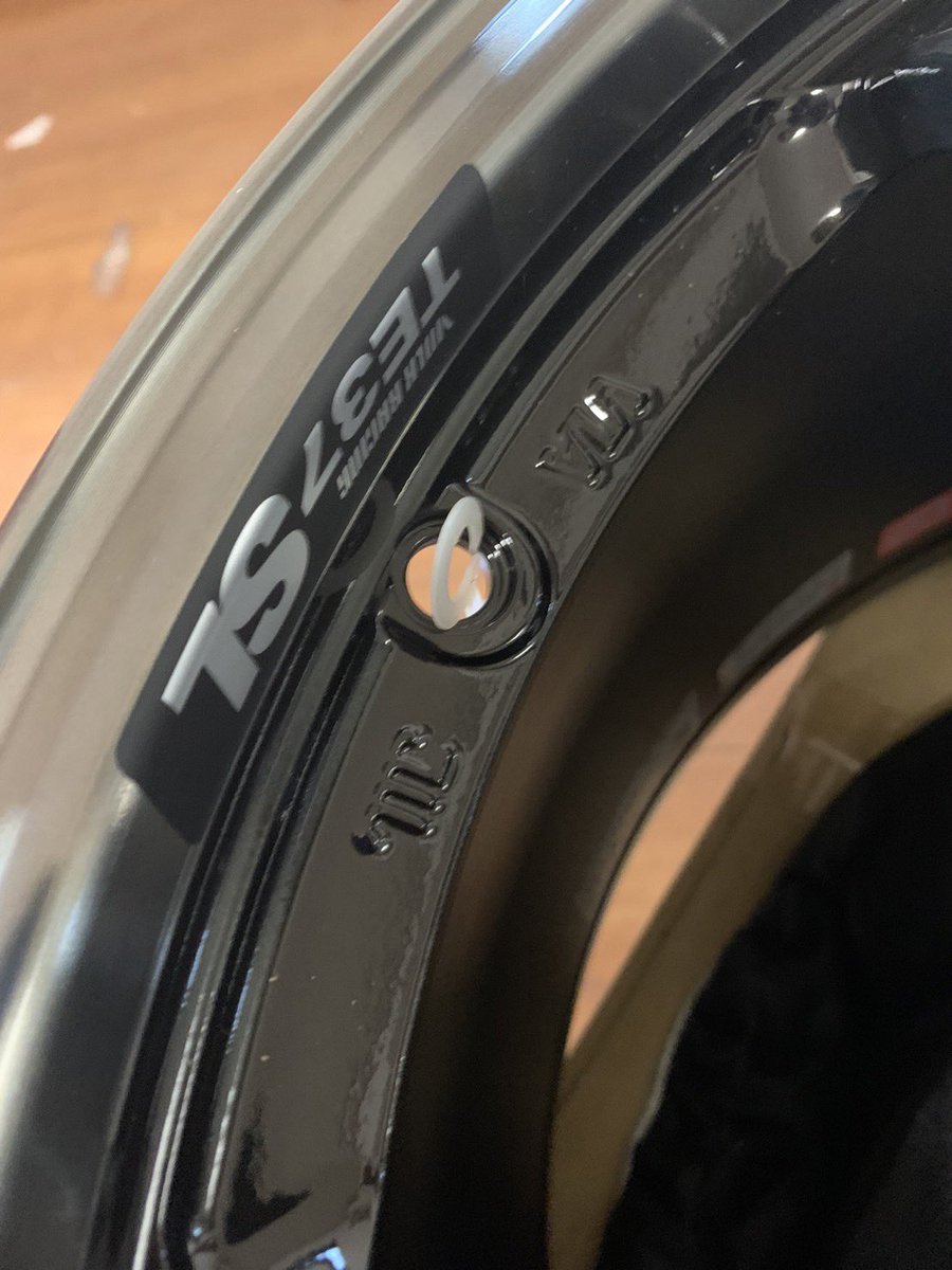 12SRtaro's tweet photo. 代理販売
TE37SL 
4本セットで20万です。

18/10j+20/5h/114.3
新品未使用箱だけ開封 https://t.co/9Q7fDJS1ye