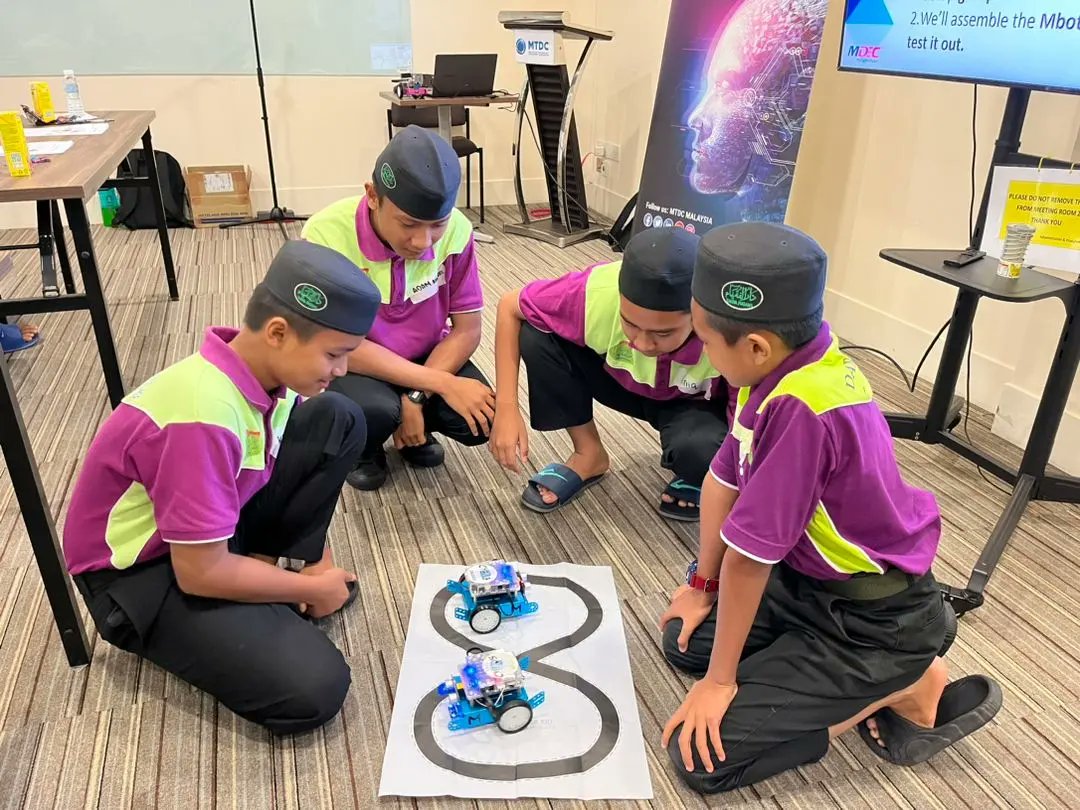 mtdcmalaysia's tweet image. Sudahkah anda mendaftar program latihan Co9P®️ AI Unleashed? Daftar sekarang di tentramaya.com/co9p-ai!

#mtdcmalaysia #mtdccsr #co9p #AIUnleashed #MOSTI