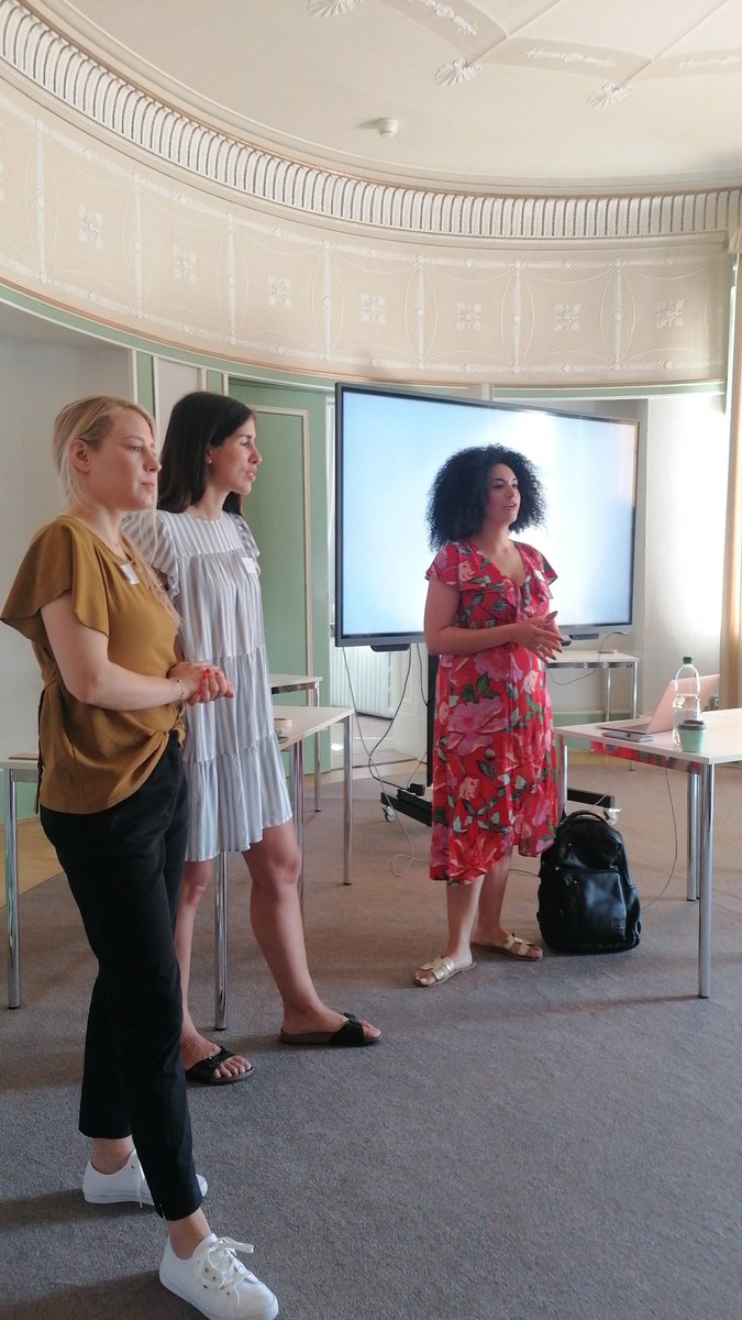 Alex_J_Thiele's tweet photo. Die Legal Design Summer School startet an der @BSP_FakLaw.
@smartvokat @Pinsent_Masons @TILDlegaldesign. Und zwar bei bestem Wetter und mit wunderbaren Brezeln! https://t.co/4LIaayTF0U