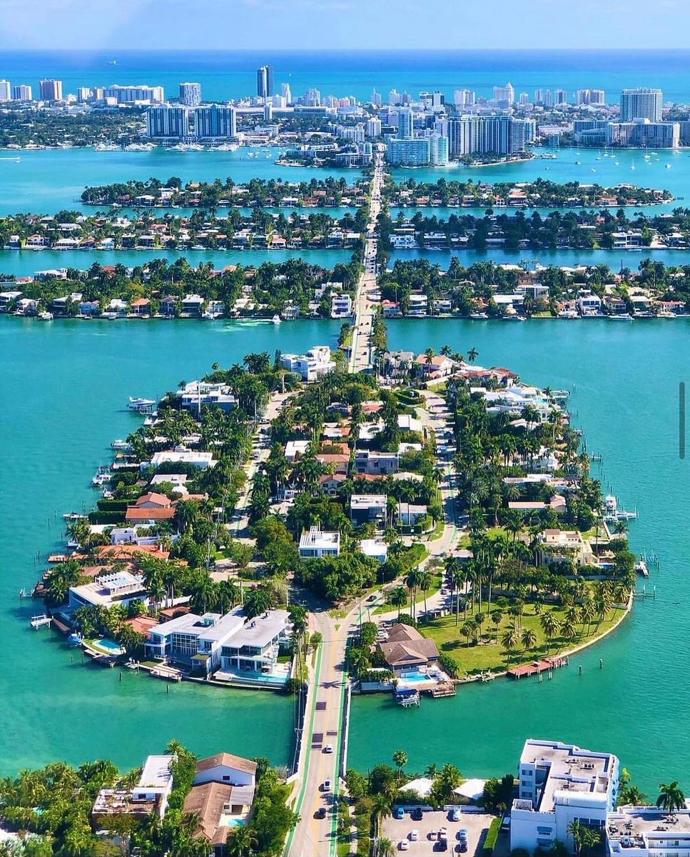 Miami's colors come alive from up above.🇺🇸📸

📍Miami, USA🇺🇸

#miamiusa #miamiflorida🇺🇸 #miamitravel #miamitrip #miamiexplorers