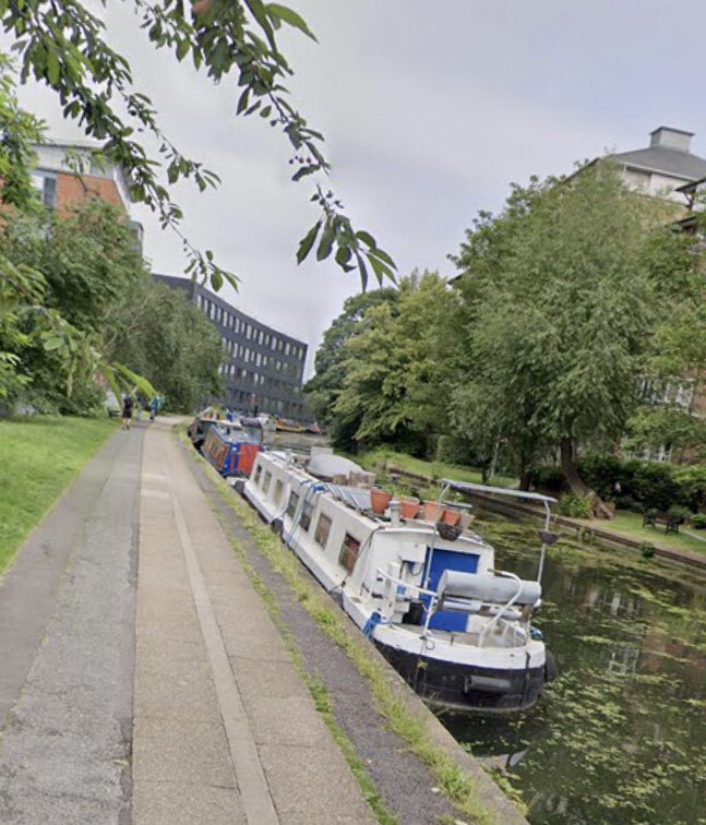 UM507822's tweet photo. @NbtaLondon Ah, here we are. 

Google is my friend, this is somewhere in the #Paddington area and as is typical the towpath is jam packed with boats. 

You must have caught it on a lucky day when all the visiting boats had gone home. https://t.co/MOYtYzCgWe