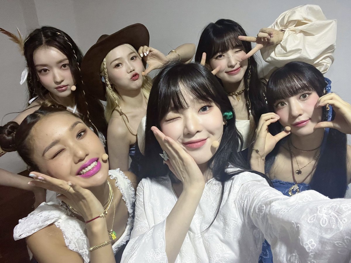8_OHMYGIRL's tweet photo. [#OhTimes] 230819 쇼! 음악중심 📸

오랜만에 다시 만난 짱마이걸💕 늦여름 무더위도 날려버릴 만큼 청량하고 시원한 무대였어요😆 미라클 여러분들도 즐겁게 보셨나요⁉ 

#오마이걸 #OHMYGIRL #OMG 
#여름이_들려 https://t.co/vJ4NimvrEn