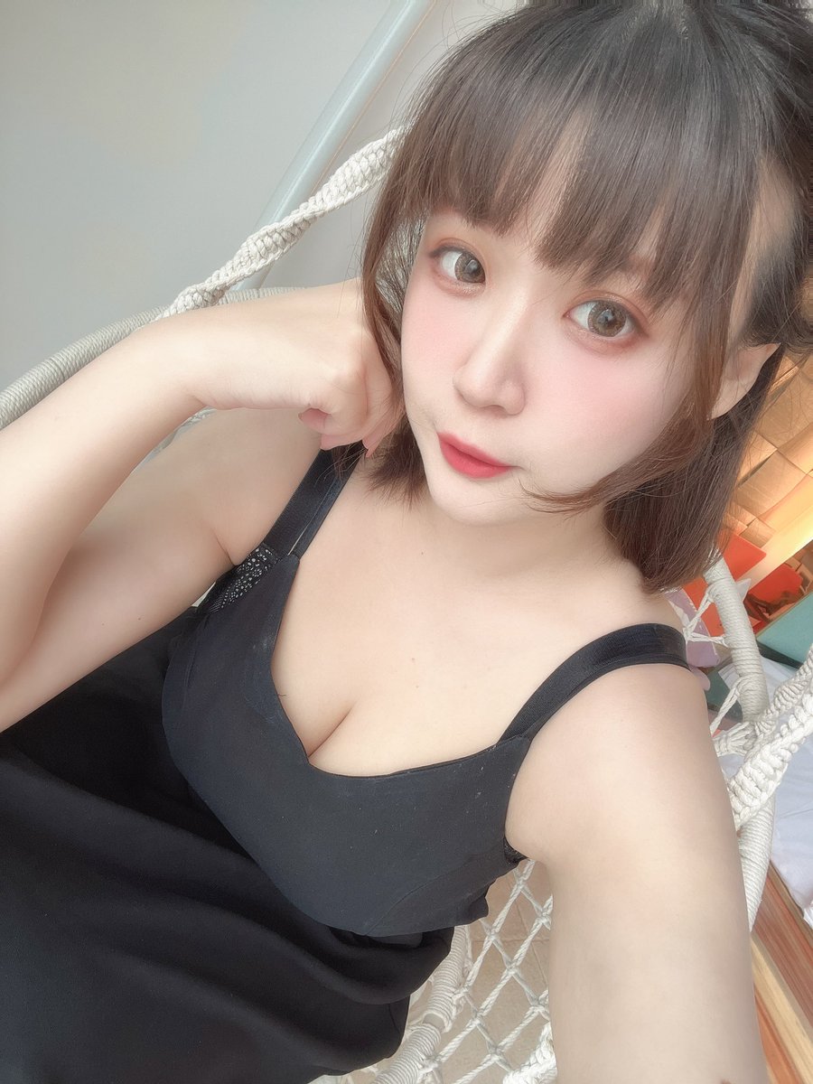 就是很突然的
終於可以休息一下了？
這濾鏡好騙但好愛 https://t.co/eUVDjwtXvG