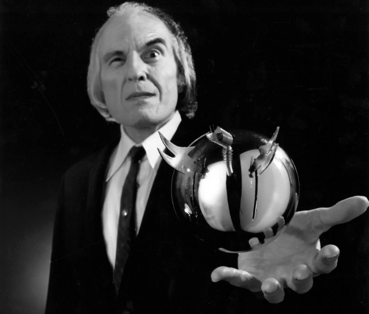Remembering Angus Scrimm on what would’ve been his 97th birthday!

This guy scared the hell out of me as a kid 😂

#phantasm #horror #repost #tallman #70shorror #horrorcollector #horrormovies #instahorror #horrorfan #scifihorror #thetallman #scifi #birthday #horrorobsessed