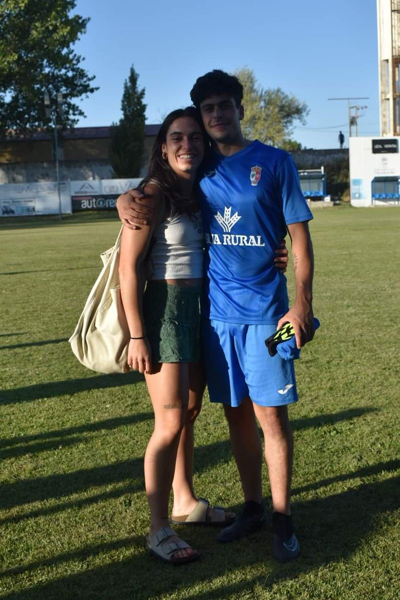 cd_villaralbo's tweet photo. 🥰FAMILY & FRIENDS🤩
El apoyo de la afición, familia y amigos es fundamental💙
🙏Seguid animando cada partido, aunque nos hagamos un poquito los duros😏 ¡Os necesitamos!🫶
#CorazonAzulon #Familia #Amigos #SiempreJuntos https://t.co/nsocVfhuYj