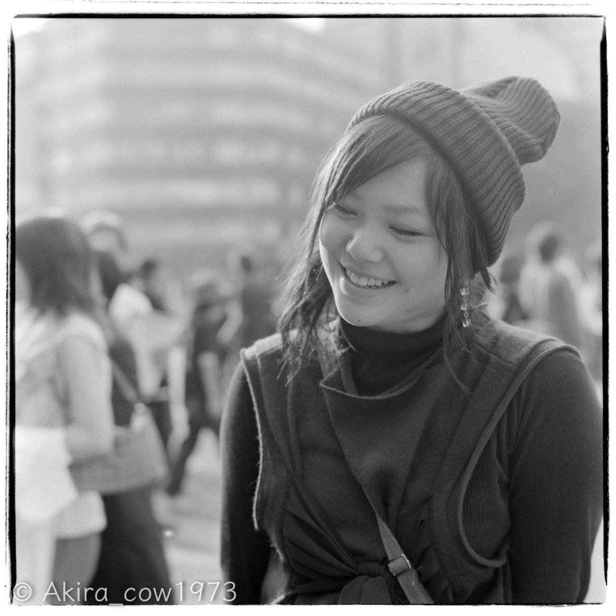 Akira_cow1973's tweet photo. 3+4の数字は逆光の写真なのでイルフォードマルチグレードフィルタの3と4番を重ねてコントラストを強くプリントした当時のデータ。
2003 TOKYO
#二眼レフ
#mamiya
#C330
#ILFORD
#モノクロ
#白黒写真
#フィルムカメラ
#銀塩写真
#ポートレイト https://t.co/drUtaEWqcg