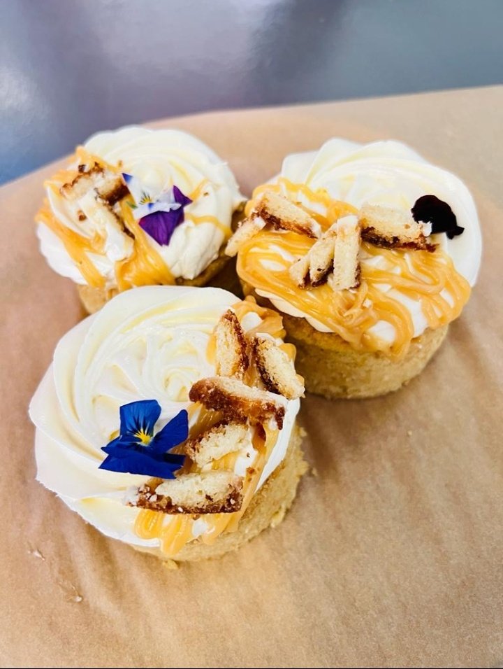 weirdvsnormal's tweet photo. Which @GingerPinkshop mini cake would you get?

F1: Just Chocolate
F2: Strawberry Chocolate
F3: Salted Caramel
F4: Peppermint Crisp

#gingerpink https://t.co/2Jk5zofaDb