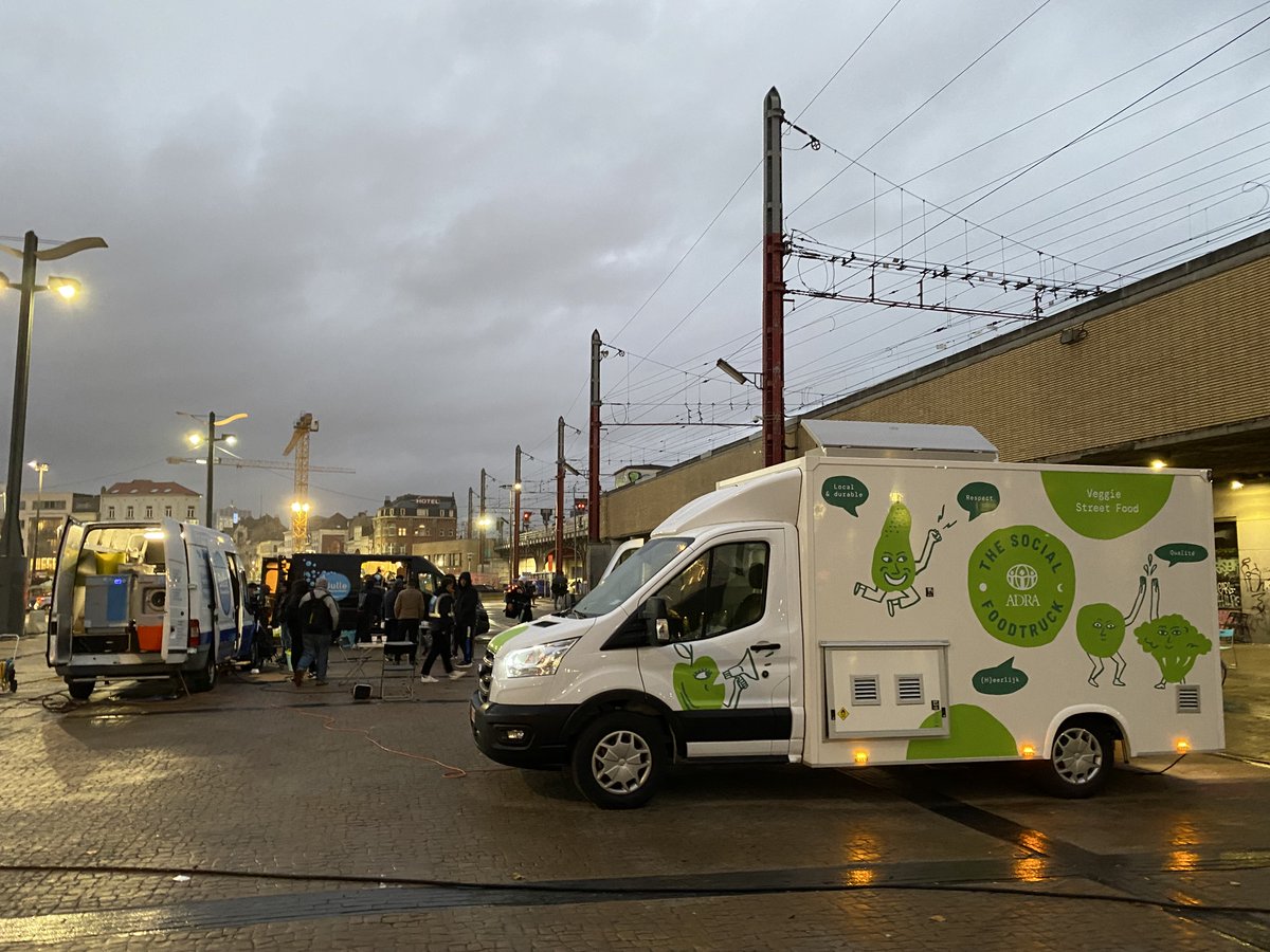 ADRABelgium's tweet photo. A l'occasion de la Journée Internationale de l'Aide Humanitaire, découvrez l'évolution des déploiements de notre Social Food Truck au long de l'année écoulée à travers quelques photos.
#WorldHumanitarianDay #NoMatterWhat #supervolontaires #ADRAforce #Justice #Compassion #Love https://t.co/mCONctHtop