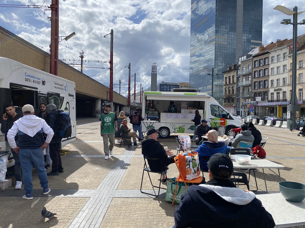 ADRABelgium's tweet photo. A l'occasion de la Journée Internationale de l'Aide Humanitaire, découvrez l'évolution des déploiements de notre Social Food Truck au long de l'année écoulée à travers quelques photos.
#WorldHumanitarianDay #NoMatterWhat #supervolontaires #ADRAforce #Justice #Compassion #Love https://t.co/mCONctHtop