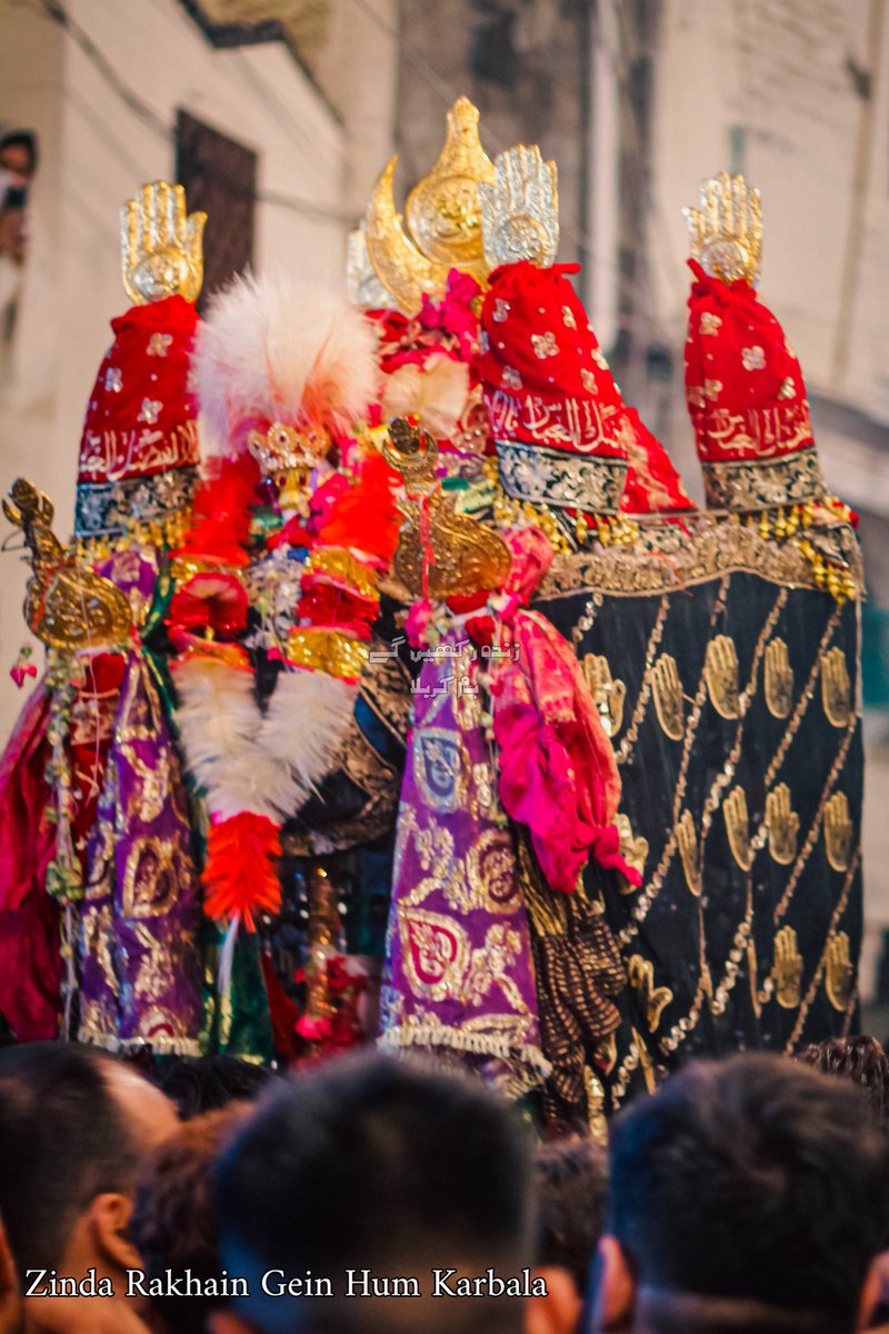 Qa_sim1214's tweet photo. پہلے قدم پر یہی سوچا جرم تھا اصغرؑ کا بھلا کیا
ہائے دیکھ کے یہ ننہا سا لاشہ غم سے مر نہ جائے سکینہؑ
تھام کے دل رونے لگے یوں حسینؑ https://t.co/n15p2tMuCu