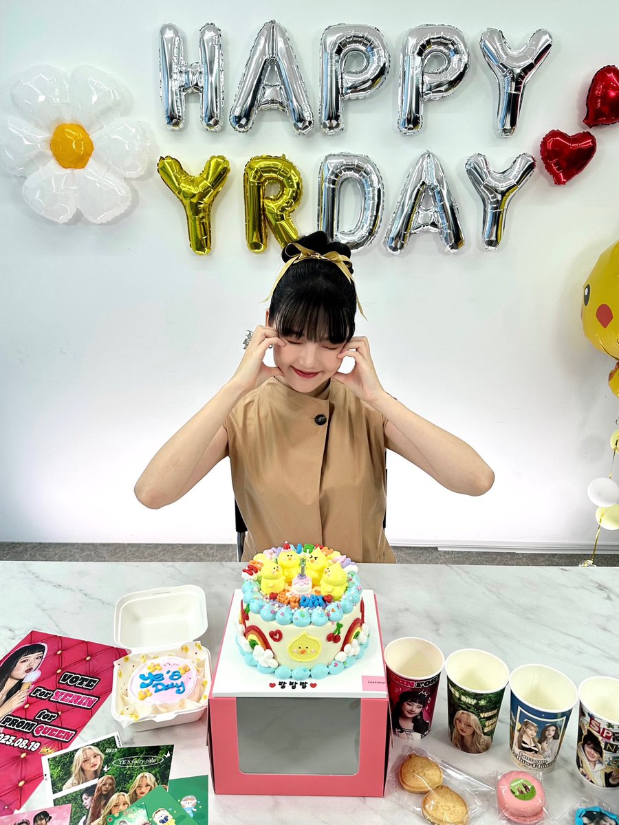 [🎬] HAPPY YERIN DAY💛

#HAPPY_YERIN_DAY💛
#옌니와_함께한_아홉번째_여름

우린이들과 함께라면 더위도 무섭지 않은 오늘!
아홉 번째 여름도 옌니와 함께 보내 줘서 고마워요🍀

#예린 #YERIN