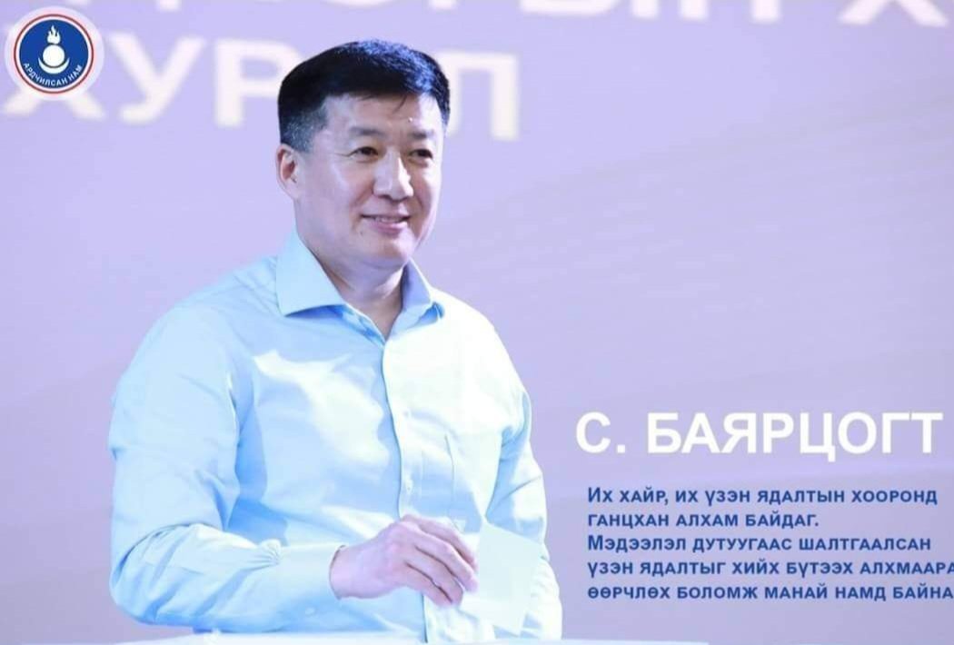 khadaa_n's tweet photo. С.Баярцогт бол яах аргагүй оюун санааны манлайлагч хүлээн зөвшөөрөгдсөн лидер.Гэхдээ авлигач хулгайч гэх пропогандад автсан АН-д буй олонхи болсон сүрэг хүлээн зөвшөөрөхгүй.Ийм хүнээс л эрс өөрчлөлт шинэчлэлийн бодлого гарна.Тэр  ЕС Оюун-Эрдэнийн бодлогыг хэдэн 10 дахин давна. https://t.co/vTYgbg5mn0
