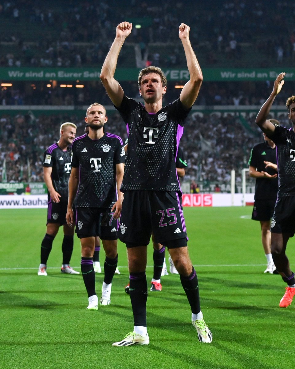FCBayern's tweet photo. 1️⃣6️⃣. Bundesliga-Saison für @esmuellert_! ✨

Kein anderer Spieler kam in so vielen Spielzeiten für den #FCBayern zum Einsatz. 👏

👑 𝐋𝐄𝐆𝐄𝐍𝐃𝐄. 👑

#SVWFCB #MiaSanMia https://t.co/BFiJsHjjr7
