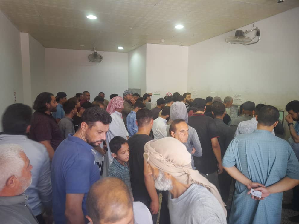 الأهالي يغلقون مقار شركة الكهرباء في #الباب و #اعزاز وأخترين احتجاجا على رفع الأسعار

📌 شركة الكهرباء بررت رفع الأسعار بتفادي القطع والاستجرار إلى مناطق جديدة
#وكالة_إميسا_للأنباء