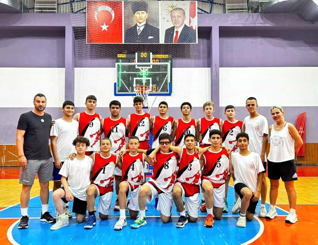 Ordu'da düzenlenen #AnadoluYıldızlarLigi Basketbol Yarı Final Müsabakaları'nı Gaziantep takımımız namağlup tamamlayarak finallerine katılmaya hak kazanmıştır.
Tebrikler çocuklar...👏🥇