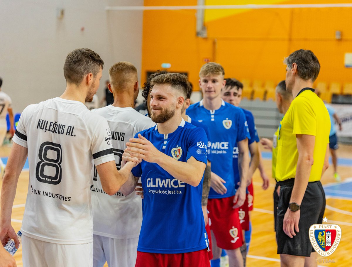 piast_futsal's tweet photo. 🔵🔴 Kilka zdjęć z wczorajszego spotkania z #RFSRiga 🇱🇻 Już dziś o 1⃣6⃣:3⃣0⃣ gramy ponownie 🫡 Tym razem z #ZalgirisKauno 🇱🇹
#PiastGliwiceFutsal #MojeMiastoGliwice #FOGOFutsalEkstraklasa https://t.co/TIjtHbLnQA