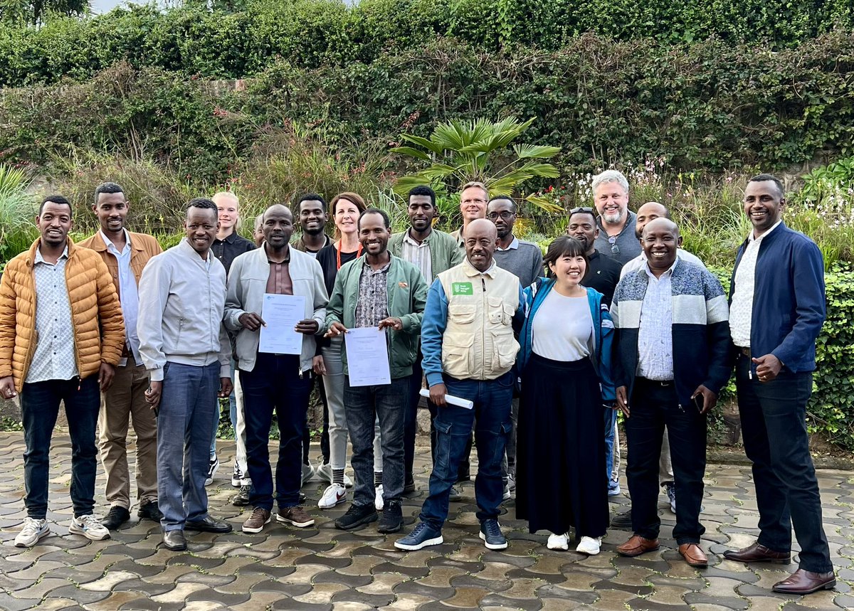 AsjaHanano's tweet photo. Successful #FoodSecurityStandard training in Ethiopia w multiple stakeholders, incl VegBoxPlc, #ImpactInvestment @FoodSecStandard works with. Incl #FoodSecurity into corporate #humanrights #duediligence key to sustainable #valuechains #RightToFood #FruitBoxAfrica @Welthungerhilfe https://t.co/aXB5XZTue2