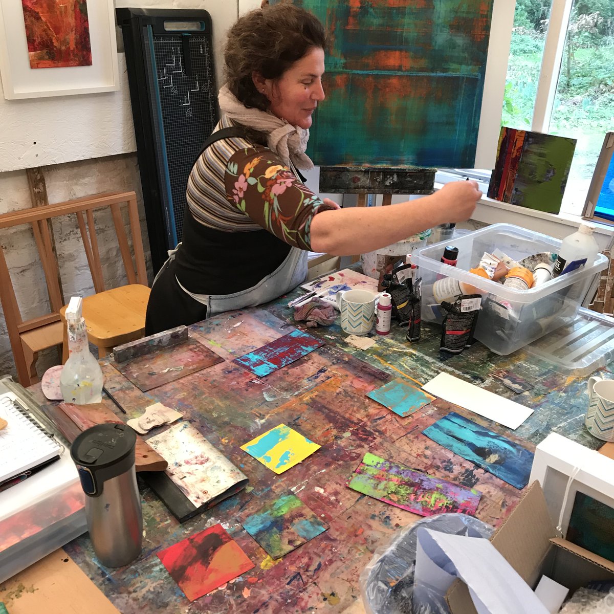 Richardianheys's tweet photo. On 14th and 15th October I'll be offering my popular Dive into Colour painting weekend again, in my studio in Sussex. I take a maximum of 6 people. It's an enjoyable & intense weekend of colour! #paintingworkshop #richardheys #artinsussex #forestrow #paintingcourse #abstract https://t.co/bF2ppyoQVo