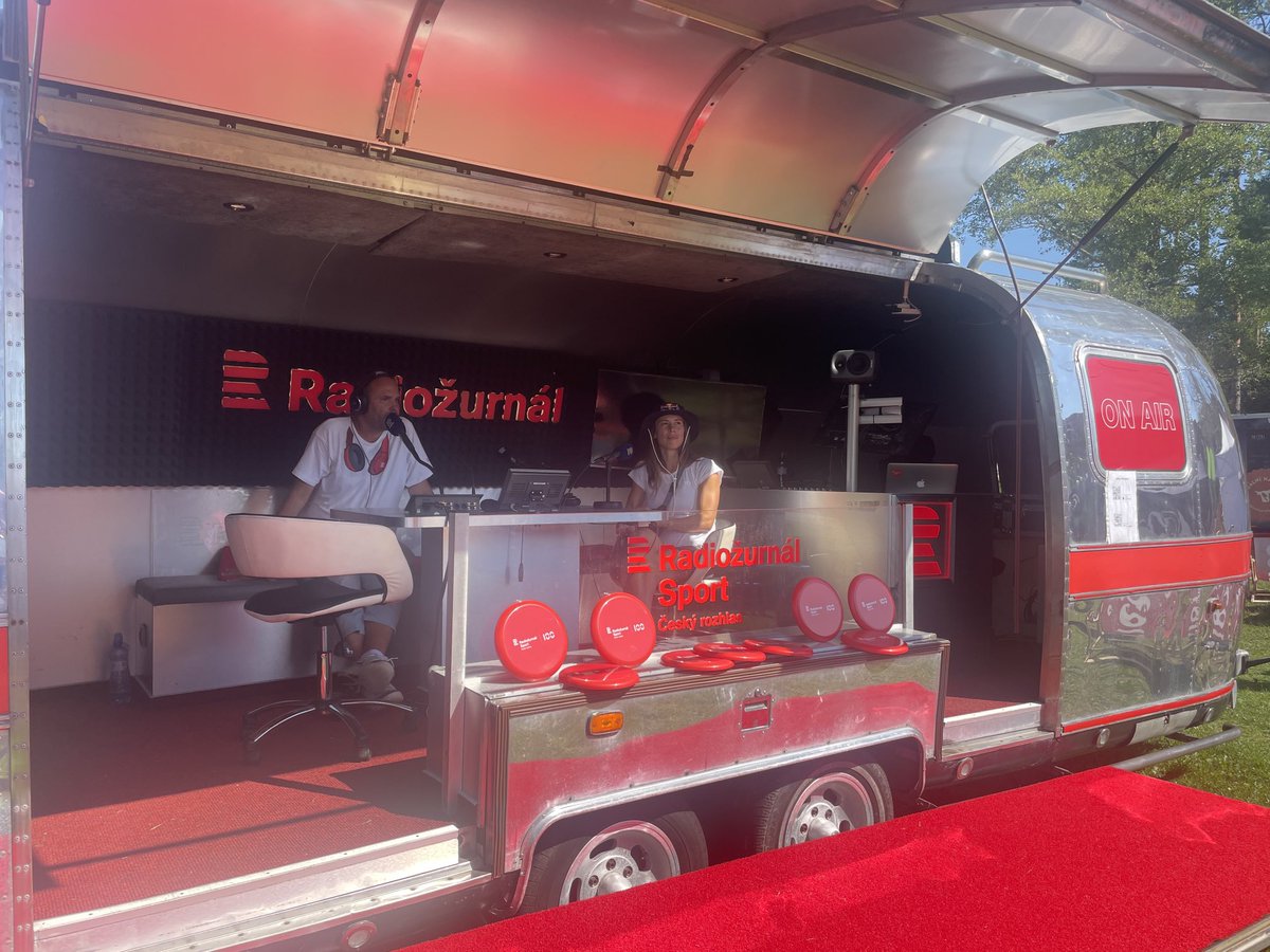 ZuzkaBures's tweet photo. Skvělá Eva Adamczyková na sportovním festivalu na Lipně ve vysílání Radiožurnálu Sport🍀☀️Autogramiáda společně s dalšími sportovci začíná dnes v 18hodin🍀🤓 https://t.co/vNXNJ7gX6p