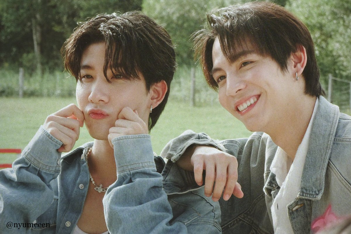 nyumeeen's tweet photo. film like 📸 in Hokkaido 
soooooooo cute🥰 
#GMMTVFANTIMEinHokkaido
#FirstKhaotung 
#เฟิร์สข้าวตัง https://t.co/KQxdImwEbh