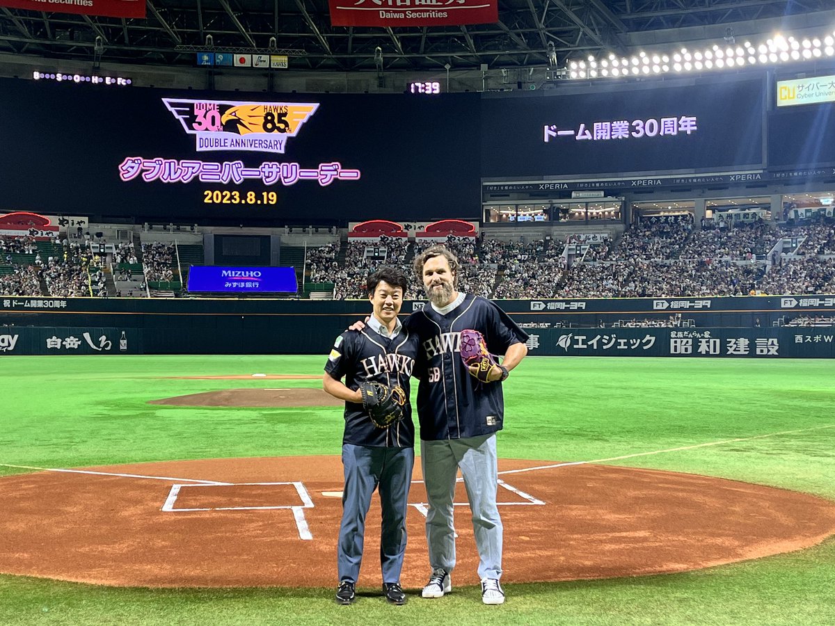 HAWKS_official's tweet photo. ／
The King back on the mound!!👑
＼

PayPayドームのマウンドに #サファテ が帰ってきた！！

#ダブルアニバーサリーデー
#sbhawks https://t.co/W4NEtqJvvl