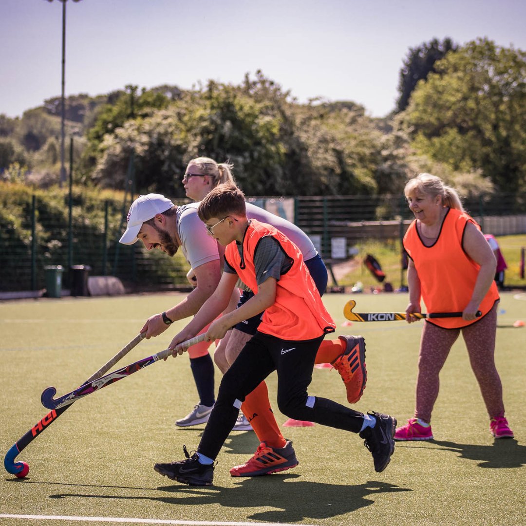 EnglandHockey's tweet photo. With a range of ways to play to suit individuals age, experience, ability, fitness levels and motivations. Hockey is perfect for anyone wanting to experience a fun,
skilful, exciting sport.
#GetSeasonReady and get involved at your local club (https://t.co/FSec7aJOt3) https://t.co/jxJAs5jtA5
