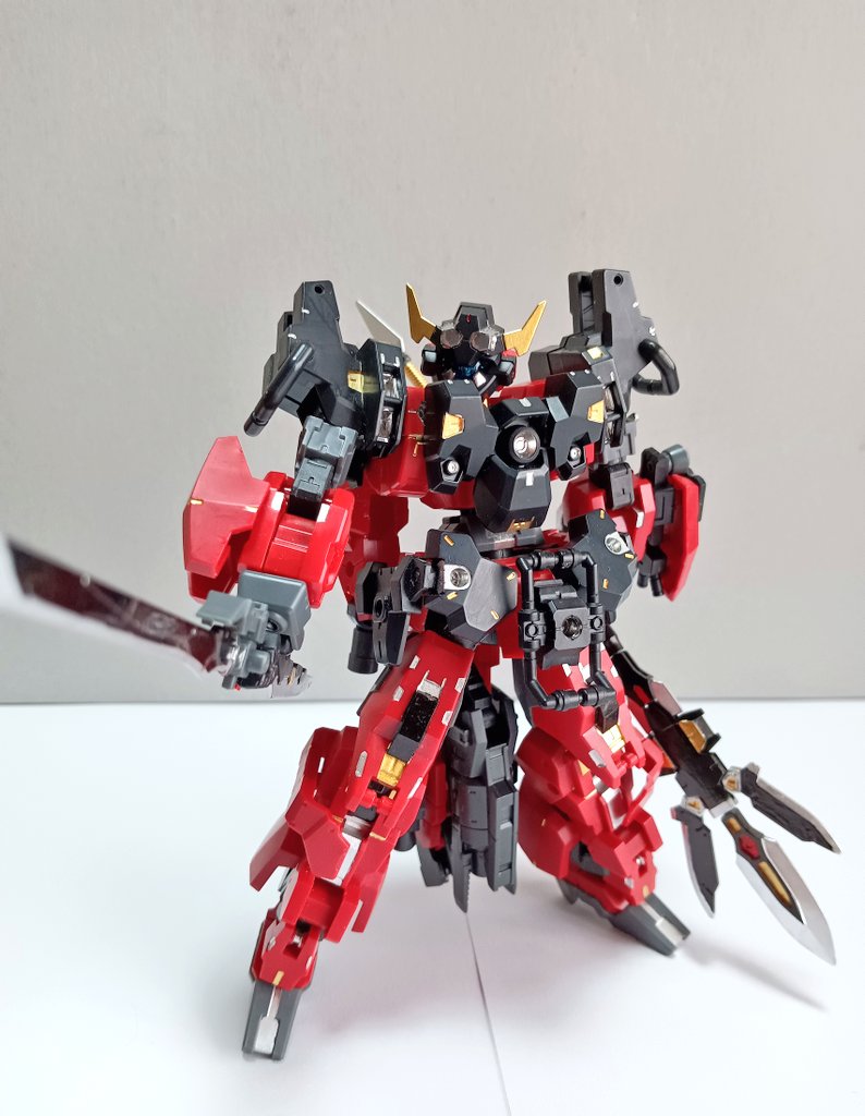 daitin0308's tweet photo. ・覇天武-羅月
　将軍専用機:覇天武の軽装高機動形態。各種アーマーを取り払い、背部にフレキシブルブースターと、腰部にテールブースターを備え、格闘戦時の機動力向上をはかっている。
　武装は既存の2本の長刀に加え、新たに大槍:天山を備え、戦場で武を振るう↓
#30MM古代都市戦 
#30MM地球連合軍 https://t.co/IuOyu8LrzA