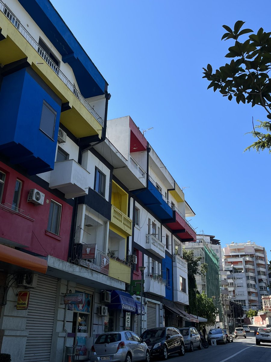 GM 𝕏 light chasers!🌤️

• The only limit to our realization of tomorrow will be our doubts of today!

• Step outside and feel the earth beneath your feet, go touch the grass.

☕️📚🤍