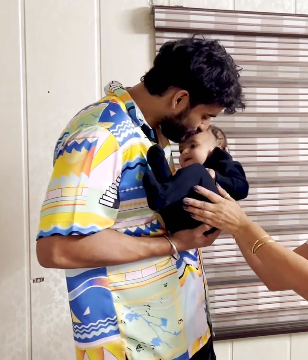 draftsofAadya's tweet photo. When Asher met his Mamu🤌🏼🥹💗🌸
Cutest pic on Internet 🥹🫶🏻

#AbhishekMalhan #FukraInsaan @HubWanderers @AbhishekMalhan4 https://t.co/j1ZdebEJHn