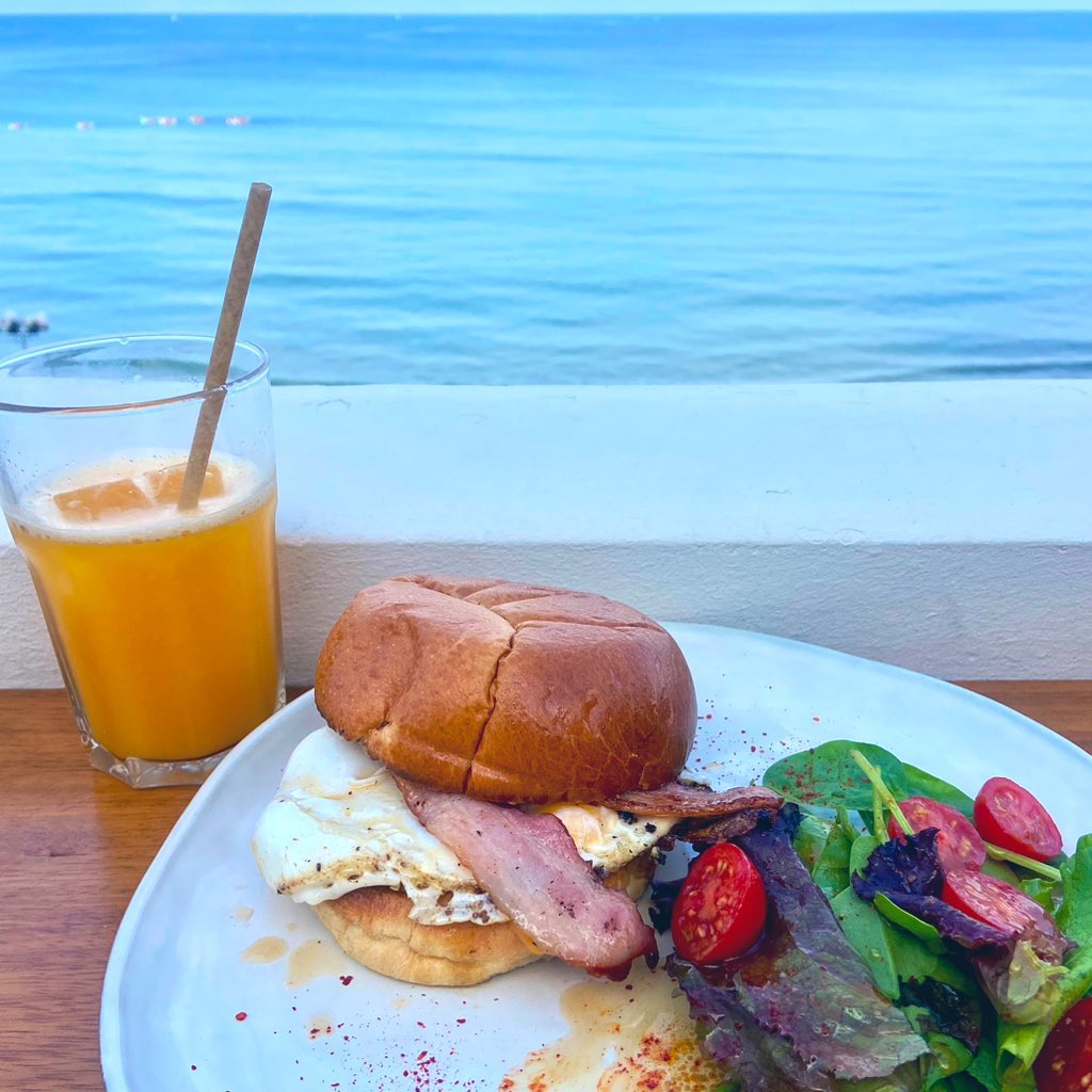 FoodieMemories's tweet image. Breakfast &amp;amp; lunch with an ocean view…
What else? 😎🌊
Bar Epic #Biarritz #CôteDesBasques