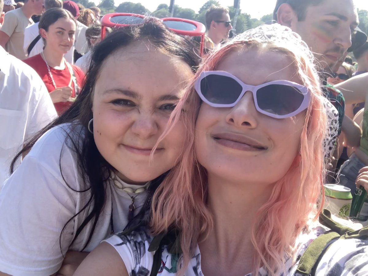 drivingwlplates's tweet photo. #belladay happiest of birthdays to one of the loveliest people i have ever met. i love u SO much Bella and can’t wait to see you in Brighton and London <3 QLC is gonna change lives. I am SOOO excited!! I hope you have the best day 🥳🥳💗💓💞💕 https://t.co/3vIPIi7C6U