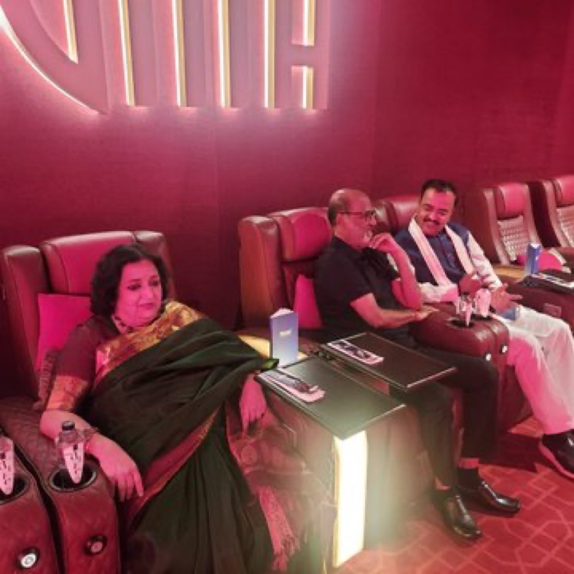 BREAKING: #SuperstarRajinikanth with his wife #LathaRajinikanth is all set to watch #Jailer with UP CM #YogiAdityanath Ji in Lucknow at 3 PM ❤️‍🔥

#JailerIndustryHit #JailerBlockbuster