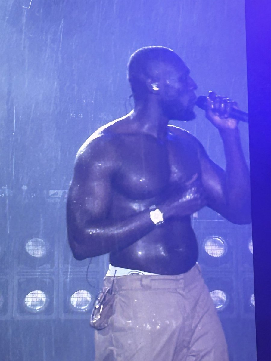 Kellyb0385's tweet photo. @stormzy You’re an inspirational artist! I wish I could relive ‘this is what is what we mean day’ #legend #pro-black. Thank you @stormzy https://t.co/Hs2XkTxH6a