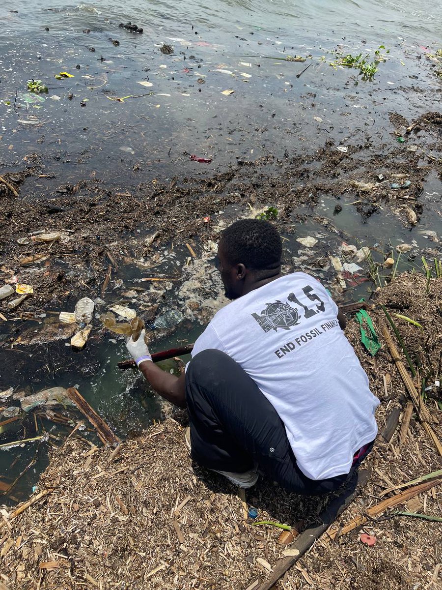 PauletteRahmina's tweet photo. We are in the fight for the restoration of Lake Victoria through our campaign #LetLakeVictoriaBreatheAgain hence doing advocacy, clean ups , making products from water hyacinth and other wastes. Kindly help us achieve this by donating to our initiative https://t.co/KbH8CuFSFC. https://t.co/zGFhT1fG2s