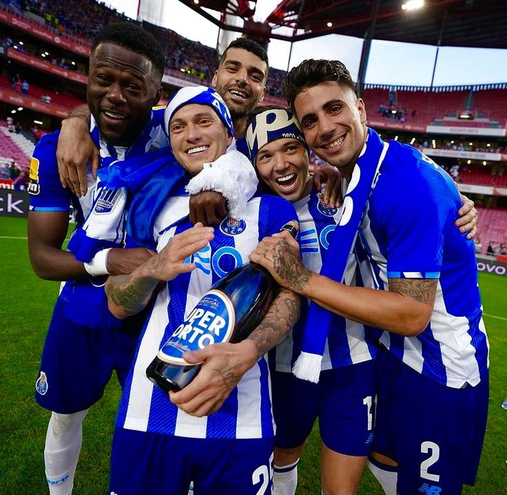 invictusporto's tweet photo. São as saudades e as conquistas que ficam, Baixinho. Vamos ter saudades tuas, Otavinho 💙 https://t.co/qiMWLv52NO