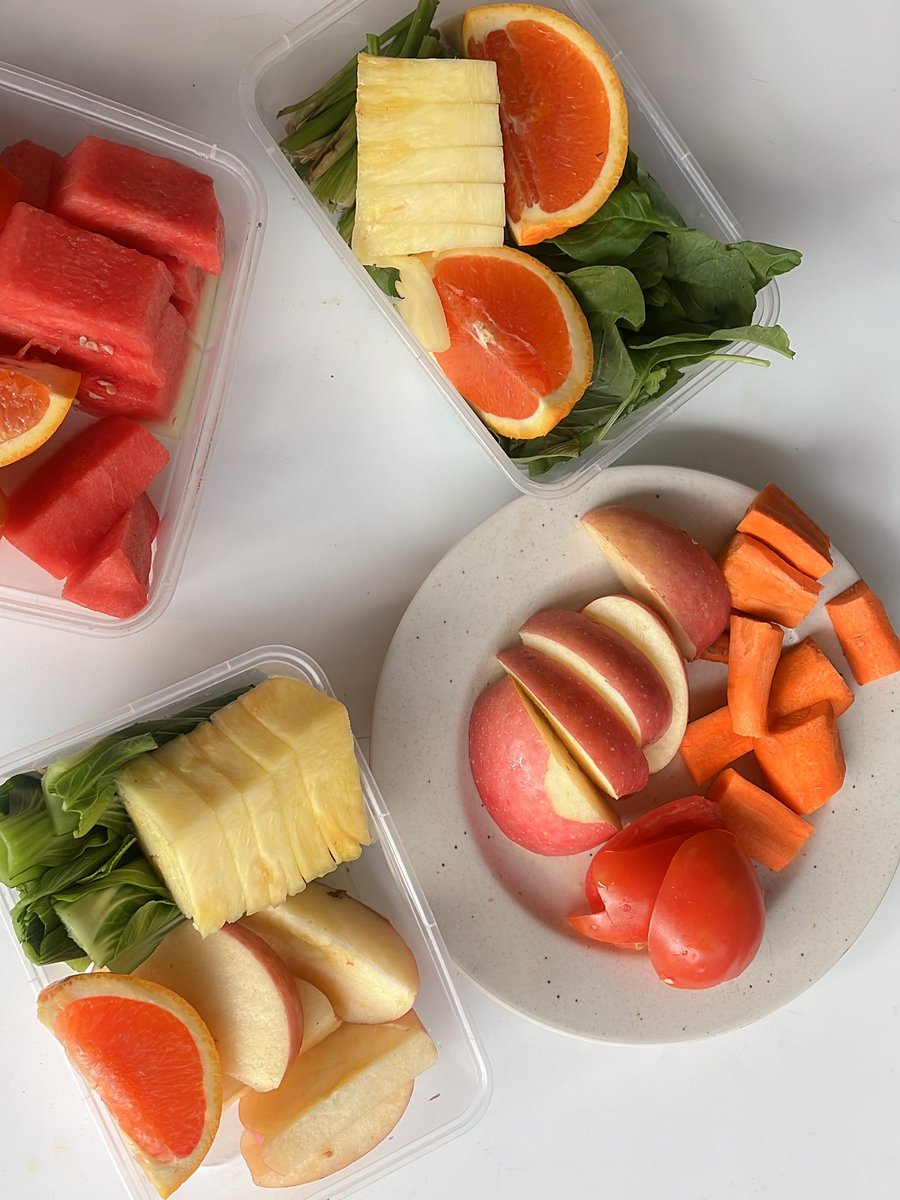 swextdemon's tweet photo. bbrp waktu lalu pernah ngetweet kalau green juice byk bgt manfaatnya terutama buat detox &amp; clear skin.

akhirnya mutusin beli juicer biar engga boros beli coldpress juice trs 😂. 

sekalian aku share resep kombinasi buah &amp; sayur yg enak &amp; ngga eneg buat clear skin 👇🏻✨  #syeeats https://t.co/XxyfclE7eI