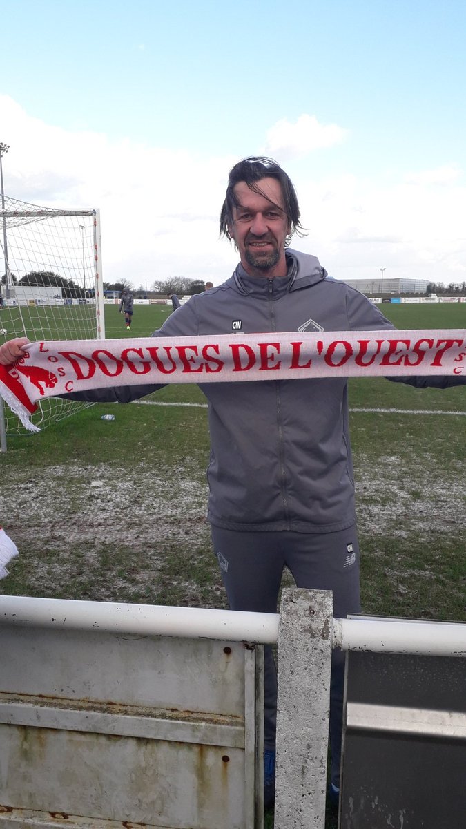 C'était le 2 février 2019, match de Gambardella au Poiré sur Vie. Le jeune <a href="/_lc30_/">Lucas Cavalier</a> était dans les buts du LOSC et Greg nous avait dit : "vous verrez,  celui là c'est un futur très bon..."
Parole d'expert qui avait vu juste. 
Joyeux anniversaire <a href="/GWimbee/">gregory wimbee</a> !