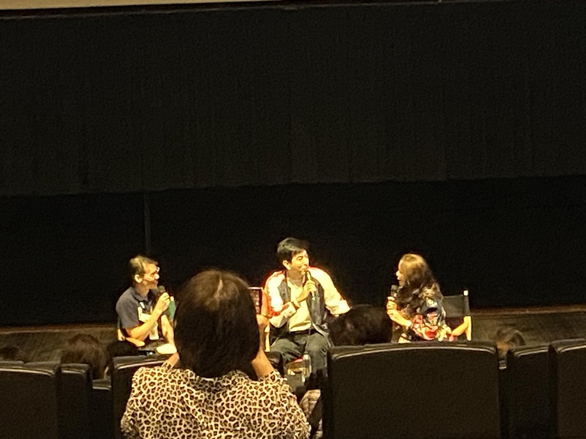 ลานดาราที่หอภาพยนตร์ <a href="/ThaiFilmArchive/">หอภาพยนตร์ฯ</a> วันนี้เป็นคิวของพี่แซม - ยุรนันท์ ภมรมนตรี กับคุณบี - วรรณิศา ศรีวิเชียร คิดว่าทางหอฯน่าจะลงวิดีโอเสวนา แนะนำอย่างยิ่งครับเพราะพี่แซมคุยสนุกมากกกกก ตลกมาก เมาท์เก่งมาก ผิดกับภาพจำในละครวัยเด็กเลย 555555