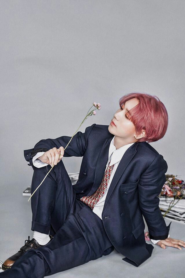 sapphirecloud1's tweet photo. I miss Yesung's pink hair 🥺🥺 https://t.co/pQJswuWd65
